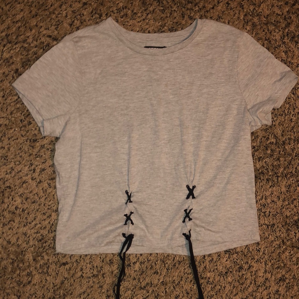 Gray tee